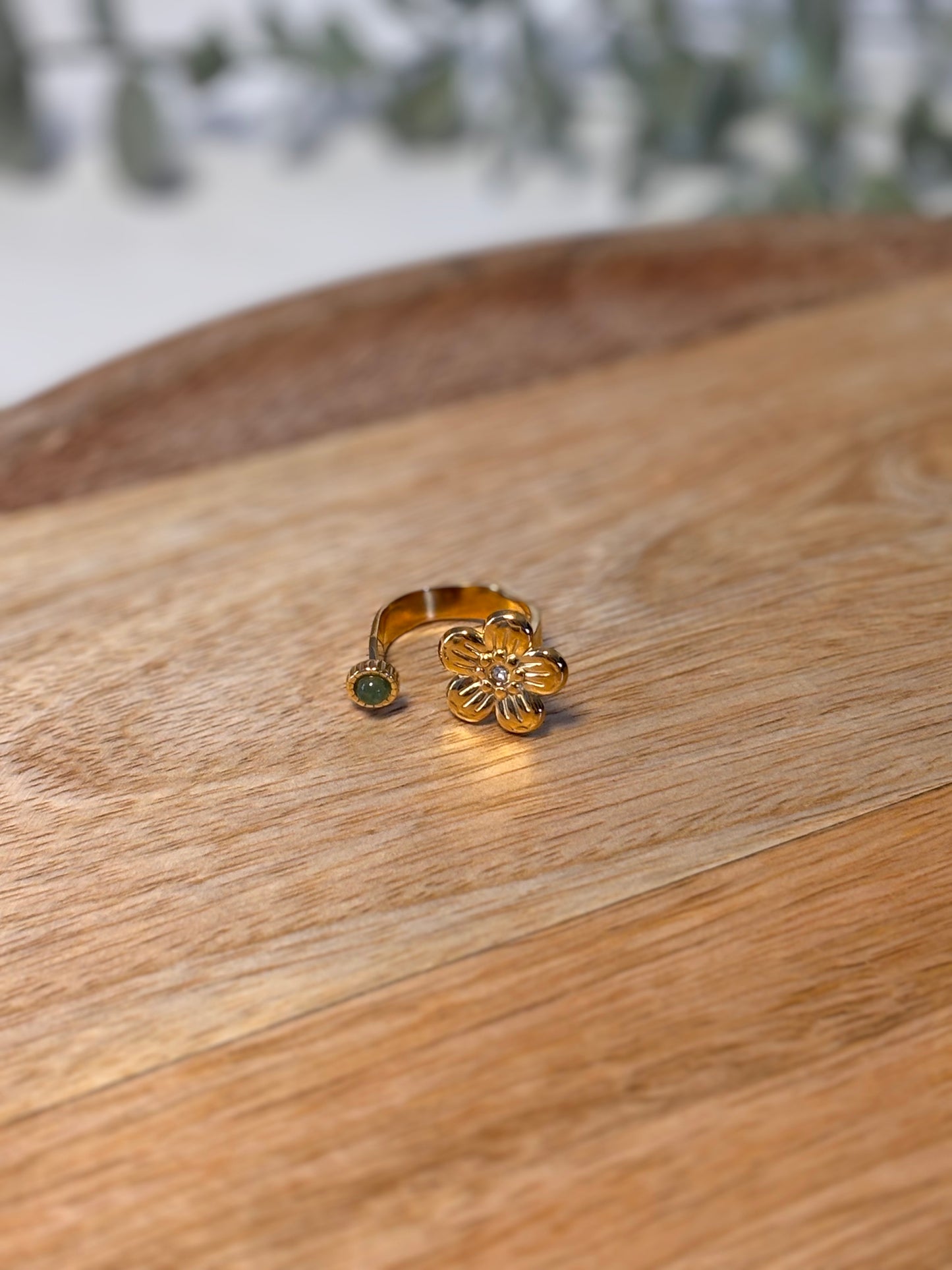 Gold flower and green stone ring