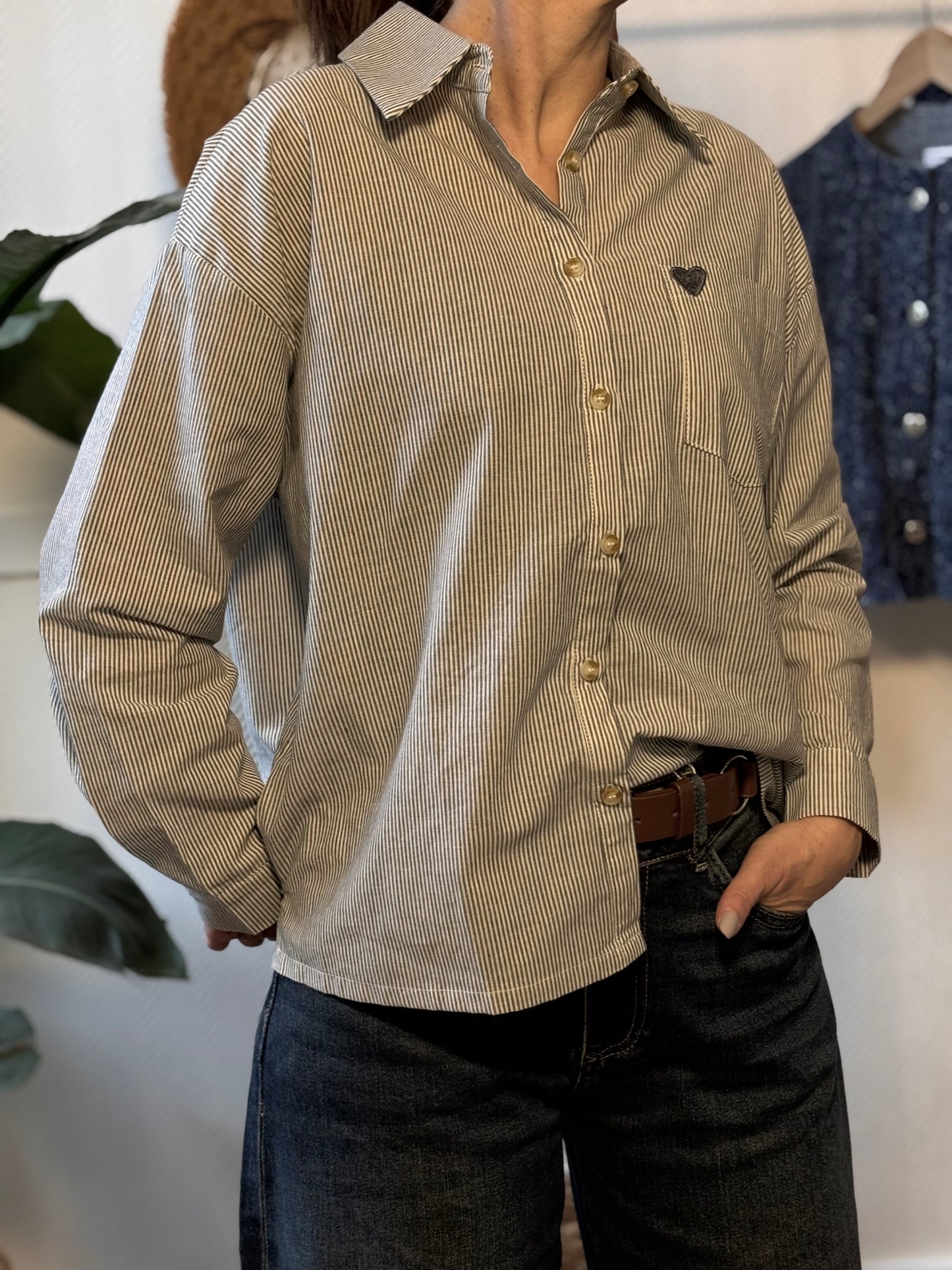 Chemise rayée coeur brodé