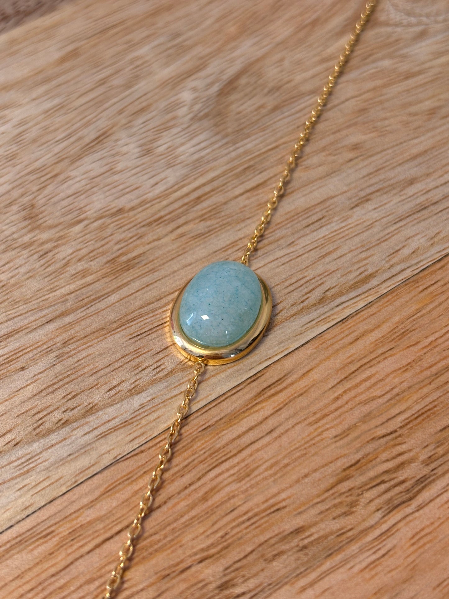 Gold chain bracelet with oval stone