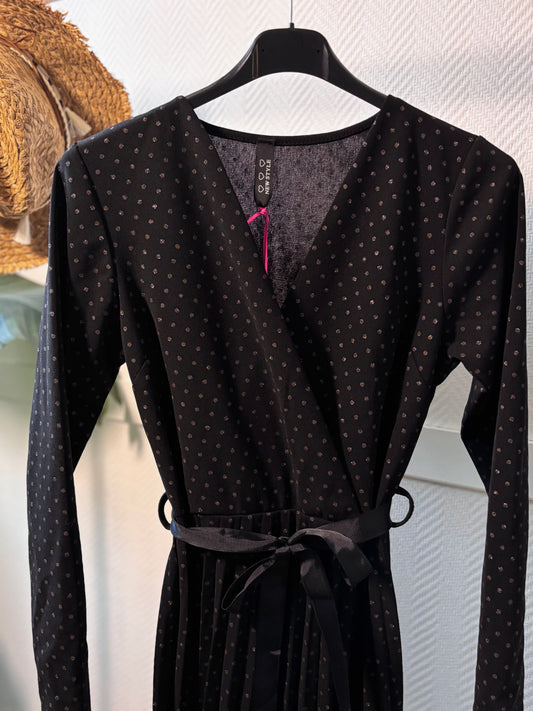 Robe noire à pois ajustable