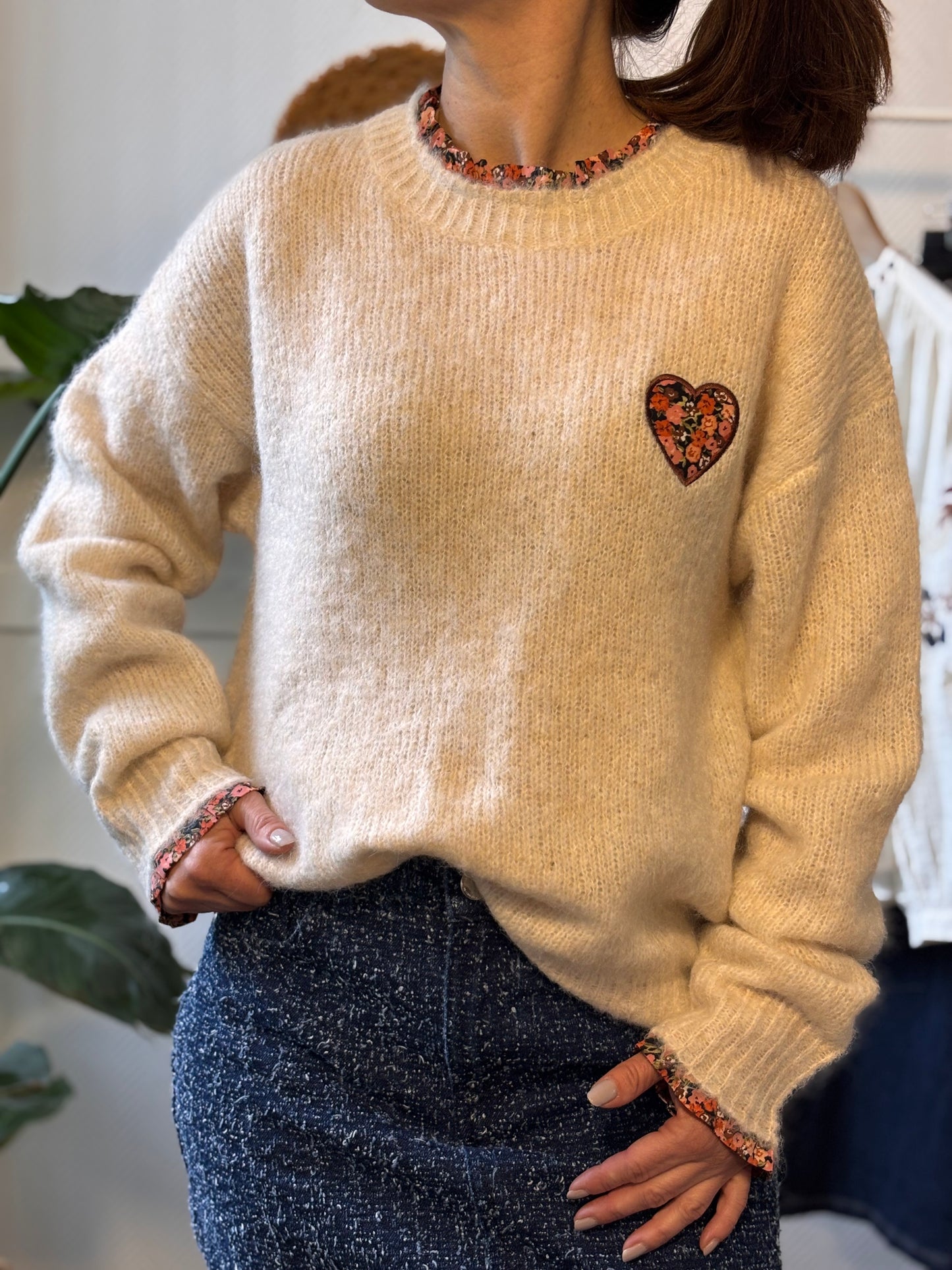 Pull en maille coeur fleuri