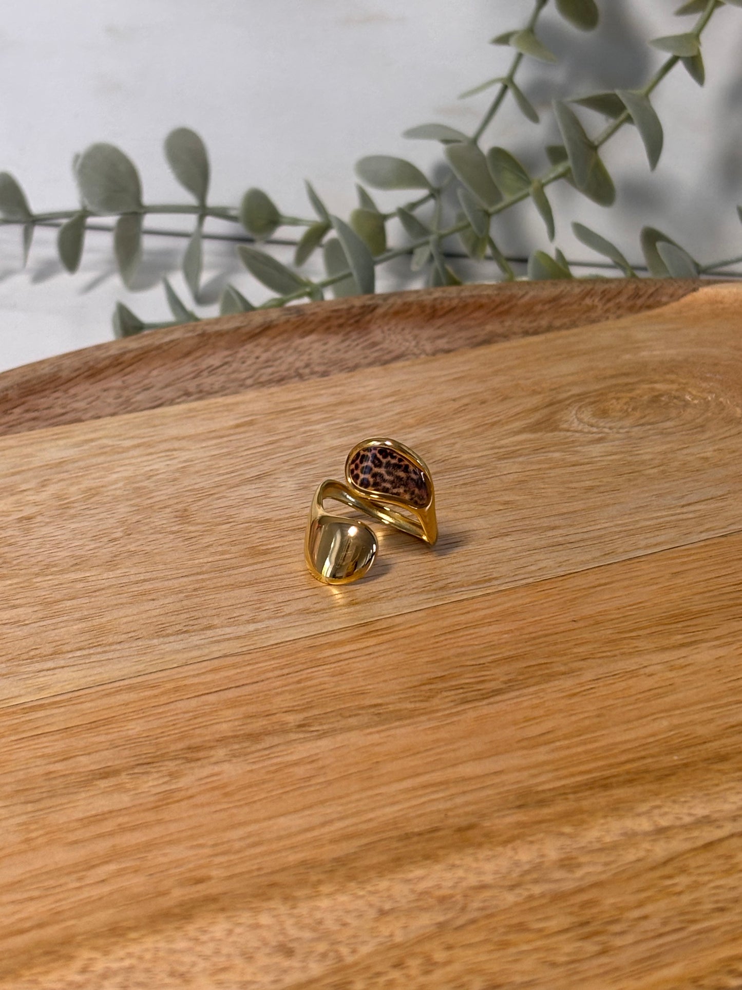 Leopard gold ring