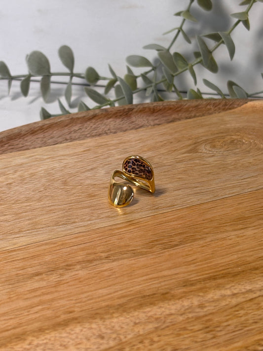 Leopard gold ring