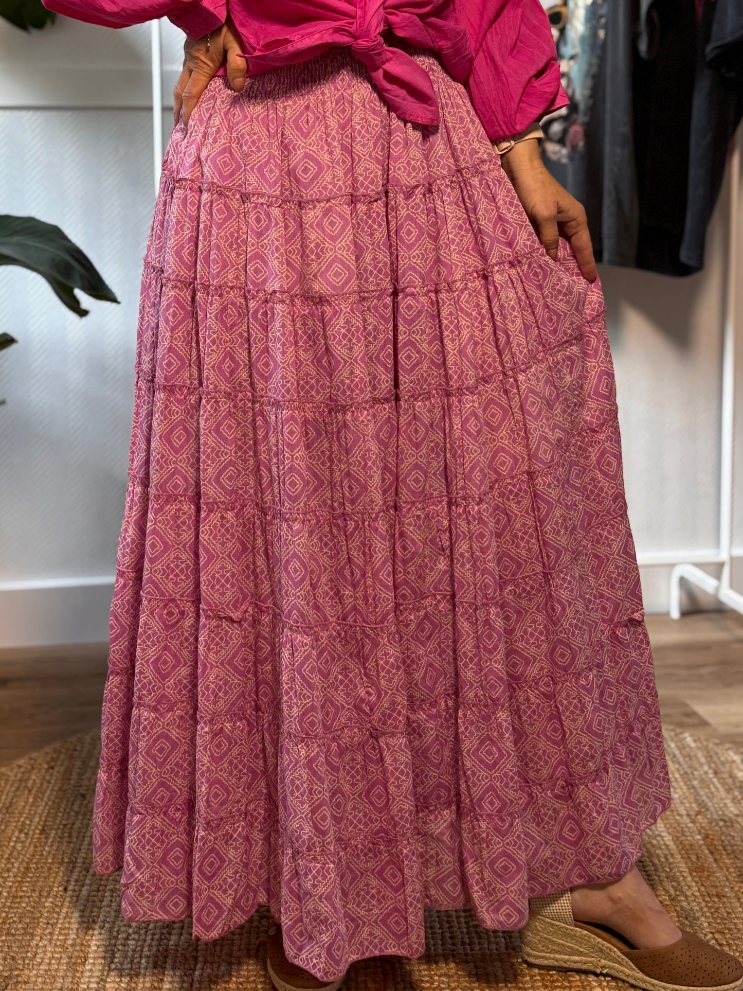 Jupe longue à volants et imprimés géométriques