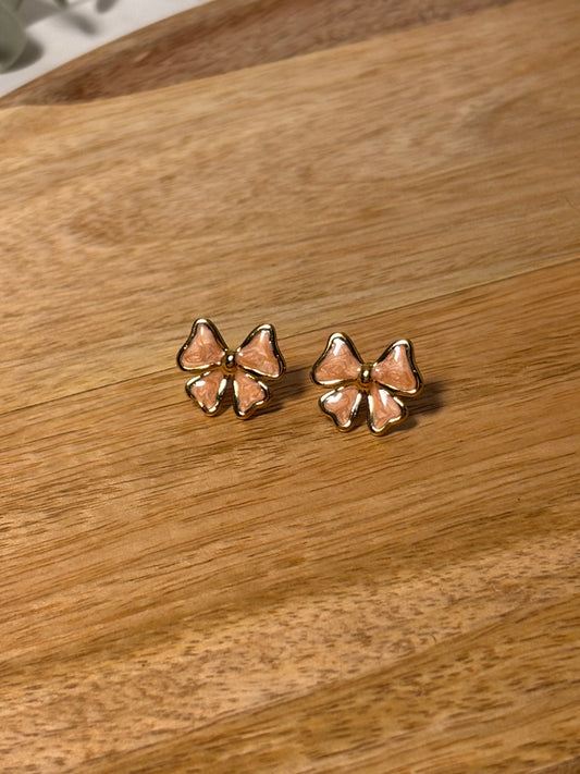 Boucles d’oreilles petits noeuds