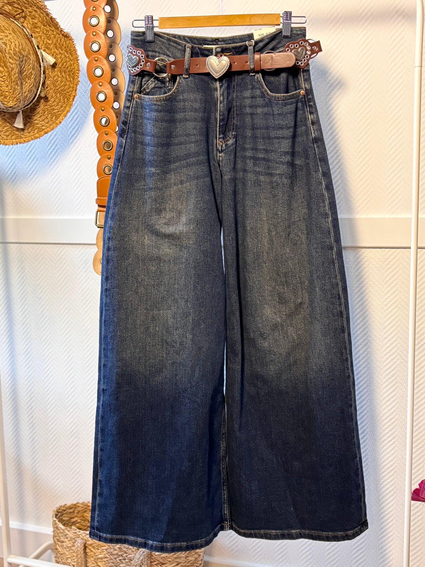 Ultra-wide jeans with heart belt