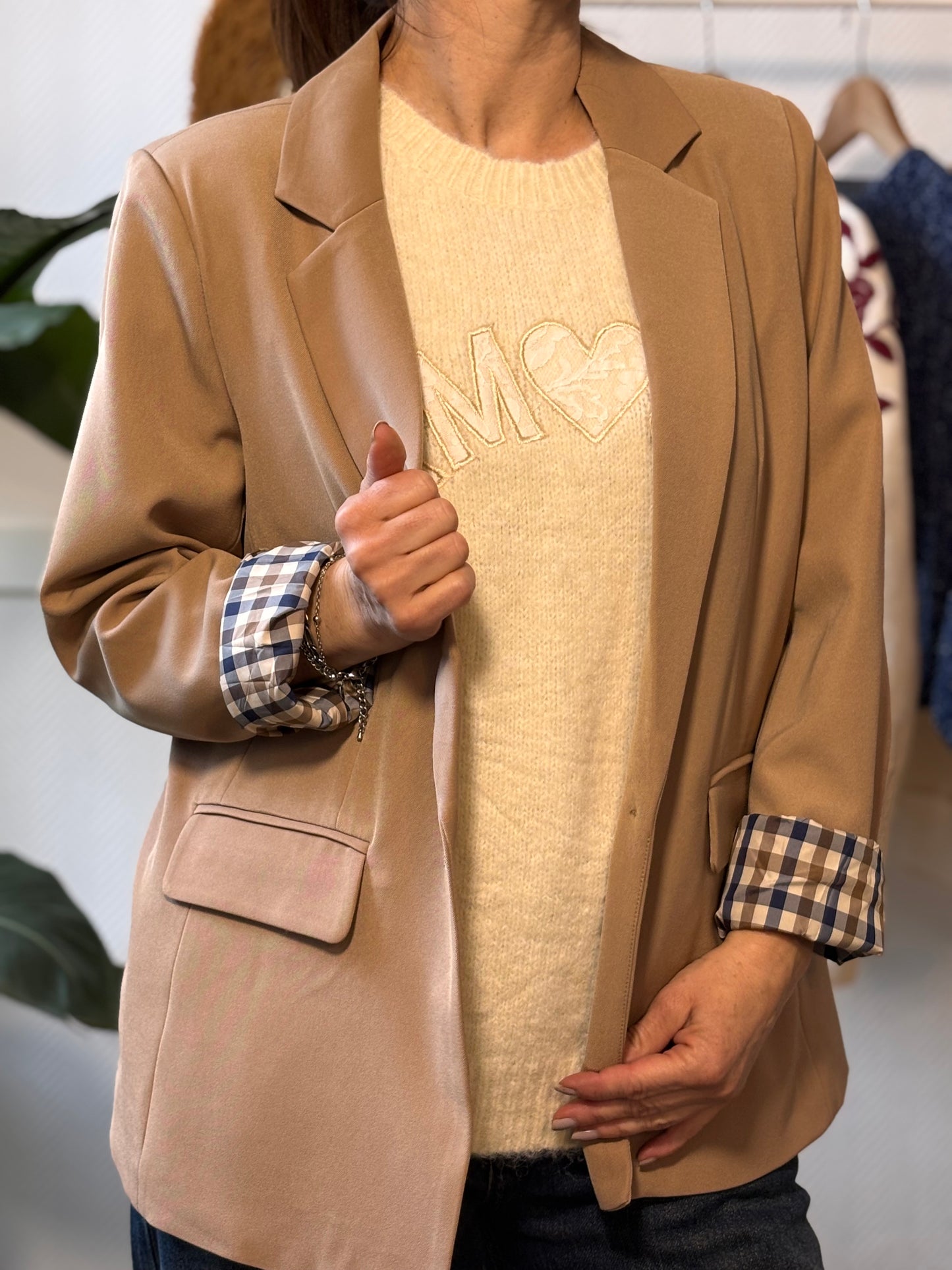 Blazer beige et doublure à carreaux