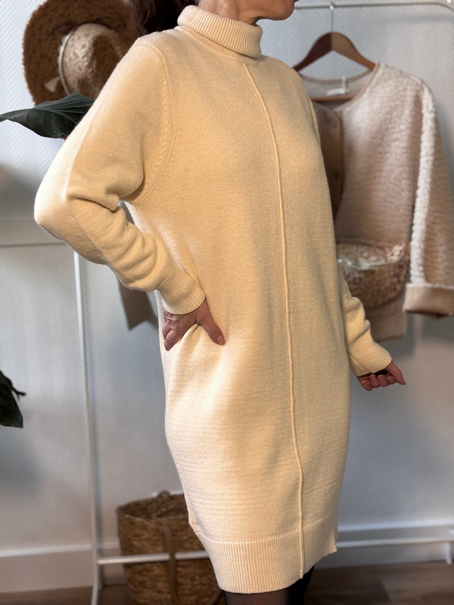 Robe pull beige crème