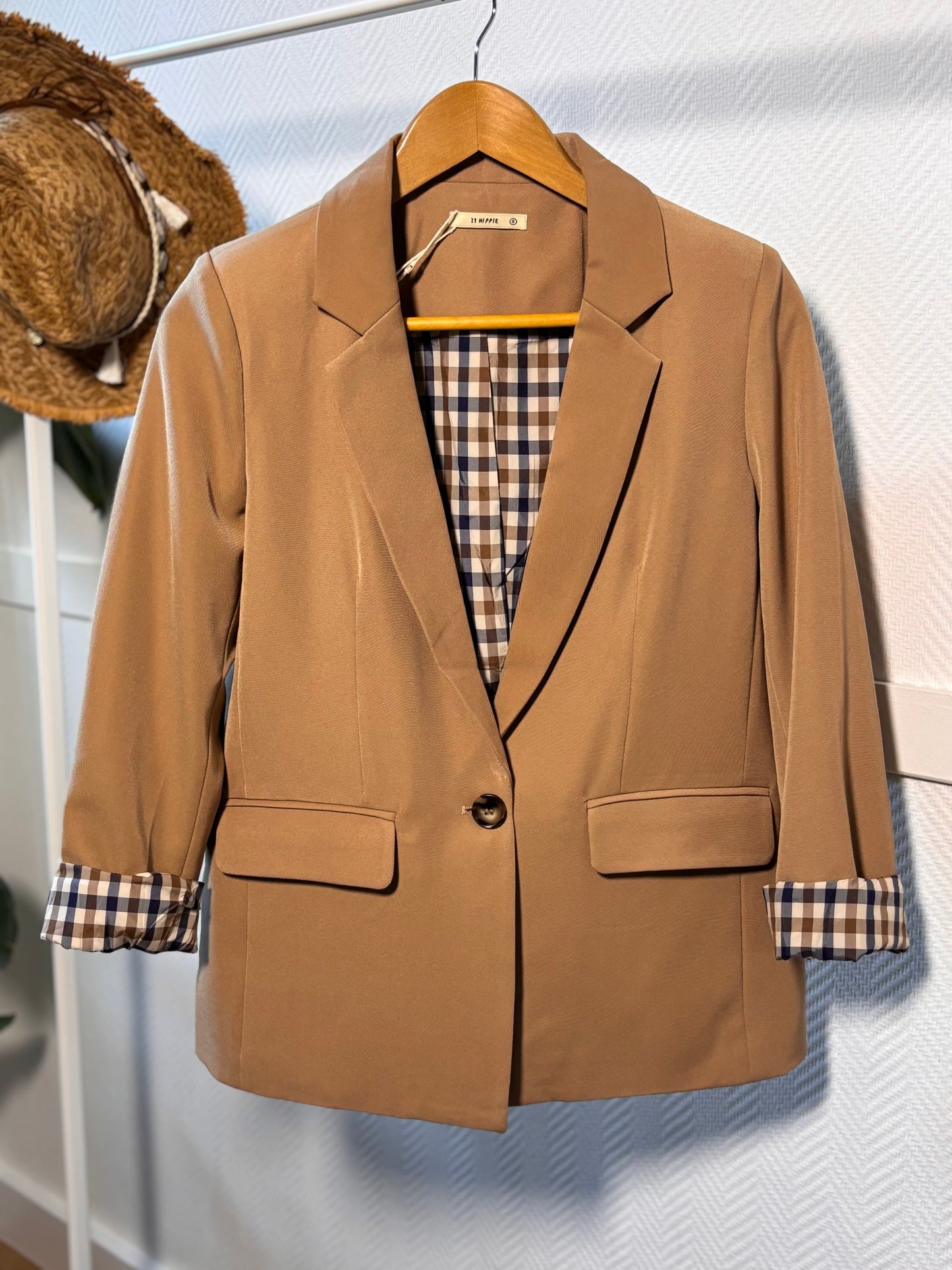 Blazer beige et doublure à carreaux