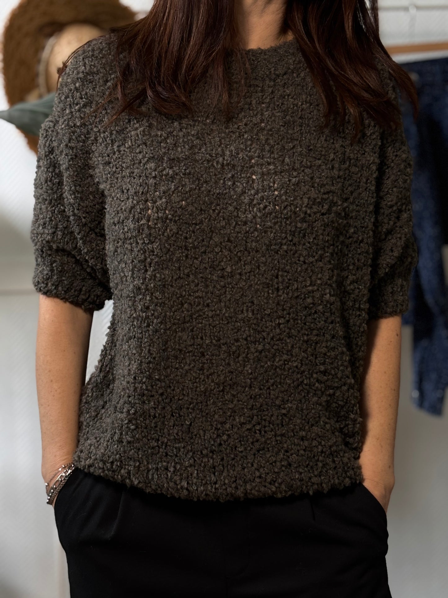 Pull manches courtes en maille bouclée