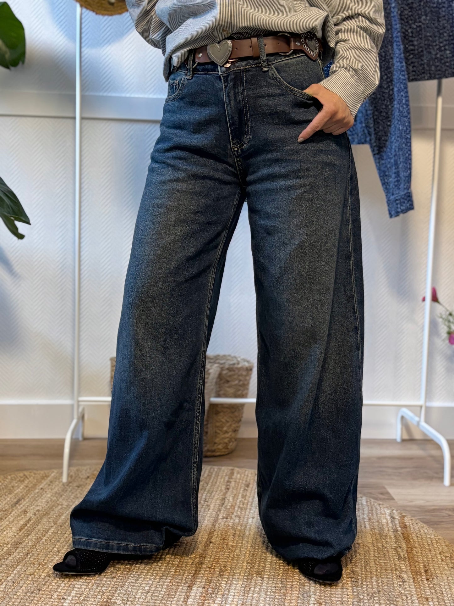 Ultra-wide jeans with heart belt