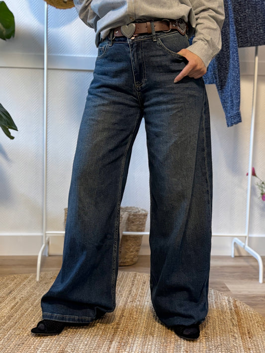 Ultra-wide jeans with heart belt