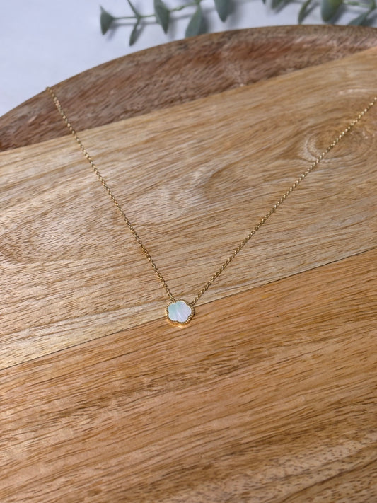 Pearly flower necklace