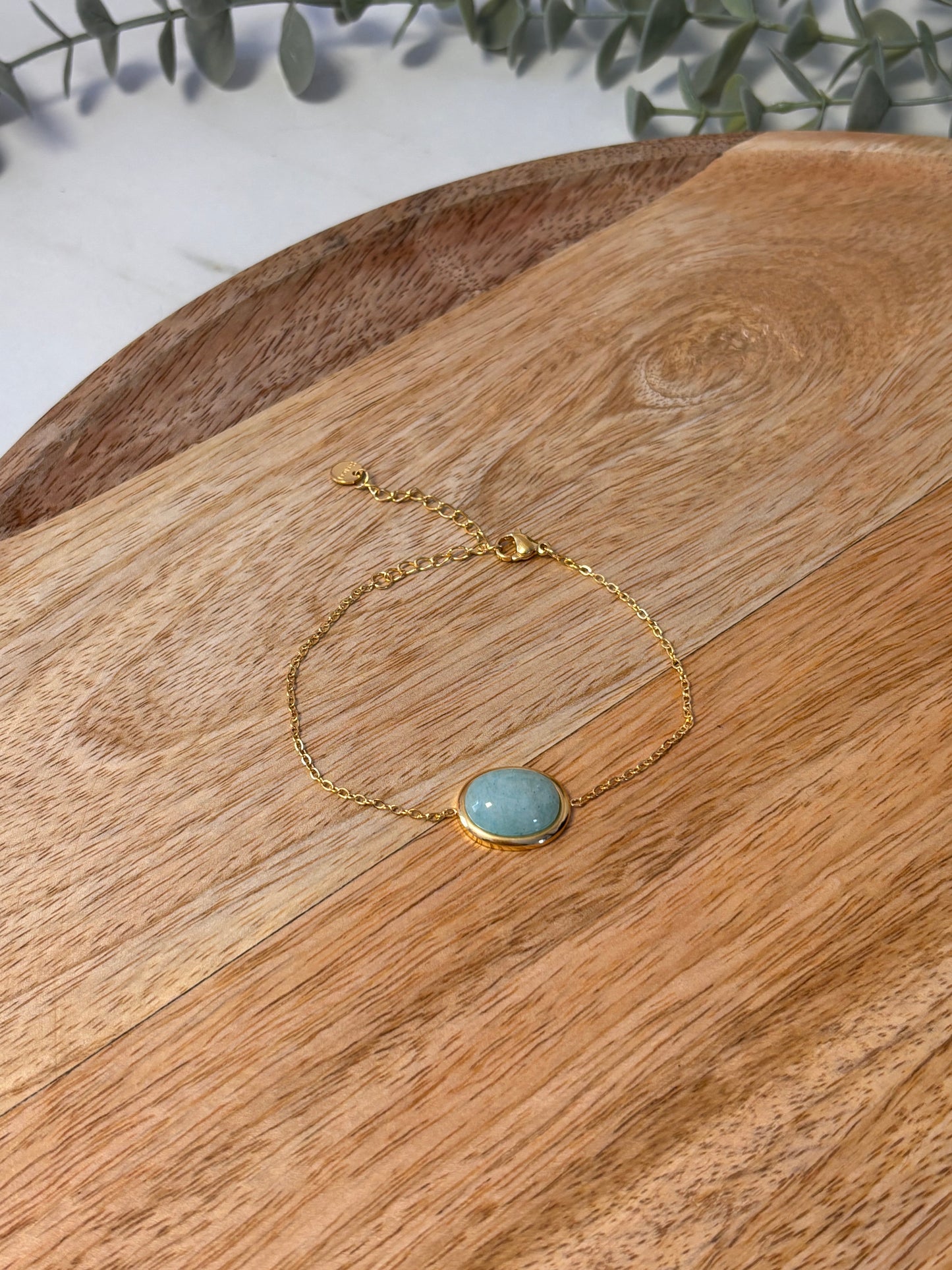 Gold chain bracelet with oval stone